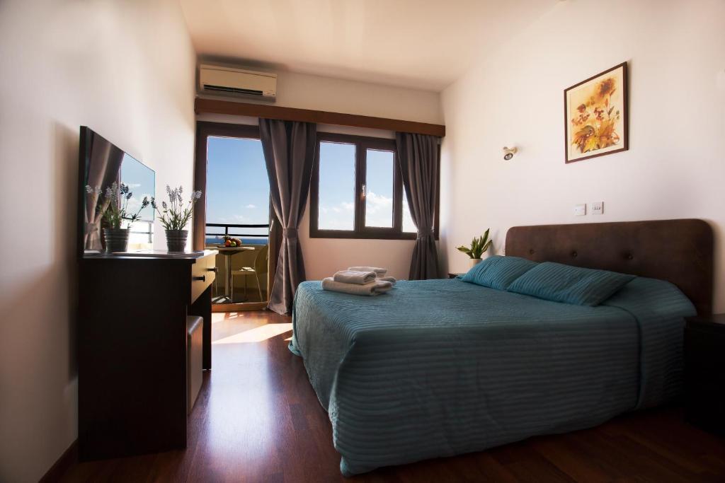 Pigeon Beach Hotel Apartments Limassol Room photo