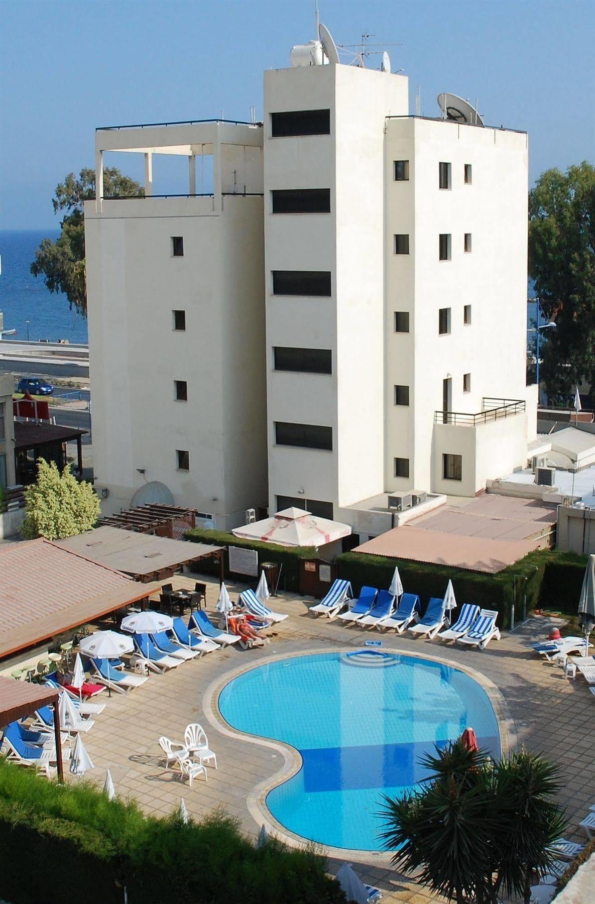 Pigeon Beach Hotel Apartments Limassol Exterior photo